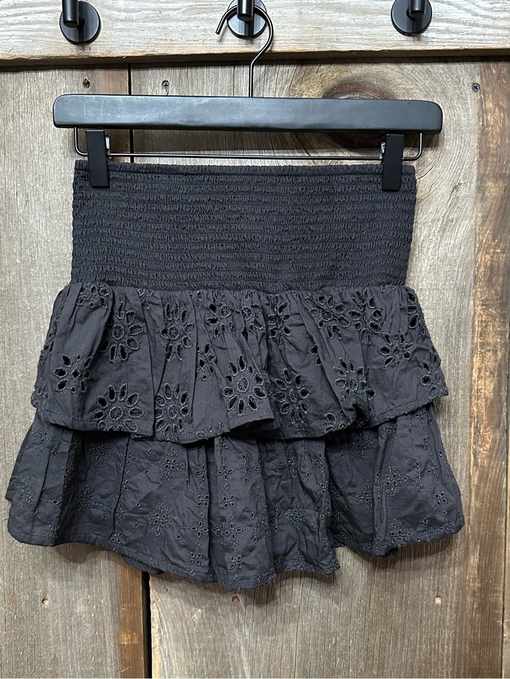 American Eagle Smock Waist Eyelet Tiered Mini Skirt in Black / Dark Gray Size XS